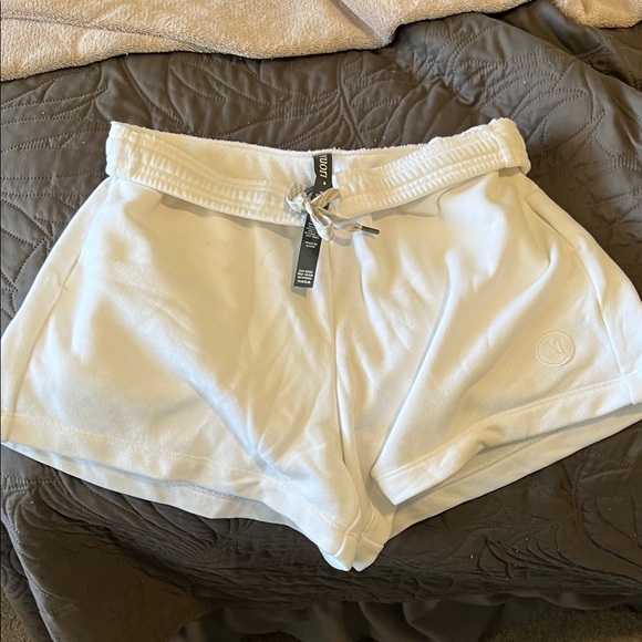 Vuori Women's Athletic White Shorts - Picture 1 of 3